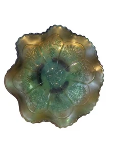 Tazón vintage de uva y pavo real Fenton con patas de pala vidrio verde de carnaval - Imagen 1 de 5