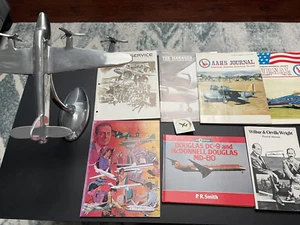 4 Propeller Airplane Desk Model 16" Wings and McDonnell Douglas Pin and Books - Picture 1 of 16