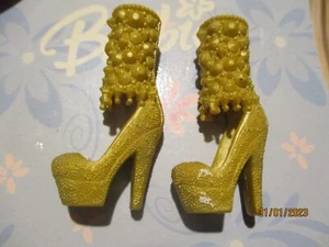 BARBIE DOLL / PAIR OF SHOES: BOOTS, SHOES ....... (1155) - Picture 1 of 1