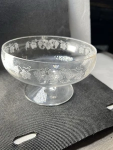 Vintage Seneca Glas Weinrebe geätzt niedriger Stiel Fuß klar Kompott Schüssel Schale - Bild 1 von 6