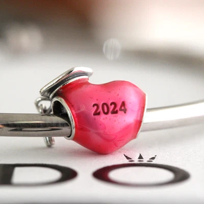 Auténtico Pandora 2024 Rosa Graduación Corazón Esmalte Dije Foto 1 de 4