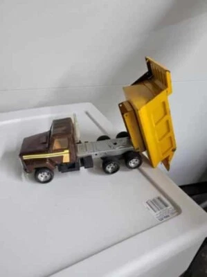 Caminhão basculante raro HTF ERTL International S Series 3609 marrom e amarelo - Imagem 1 de 4