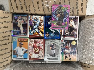 MITTLERE FLATRATE-BOX VOLLER KARTEN BASEBALL BASKETBALL FOOTBALL SOCCER - Bild 1 von 4