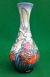 MOORCROFT HOLLY AND MISTLETOE VASE - LIMITED EDITION 101/150. - Picture 1 of 15