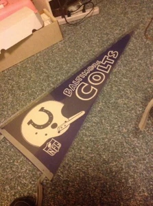 Vintage NFL 1970's Baltimore Colts Felt Pennant - Single Bar Helmet - Picture 1 of 4
