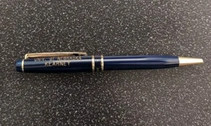 Bolígrafo Kearney vintage azul marino y dorado de la Universidad de Nebraska UNK - Imagen 1 de 3