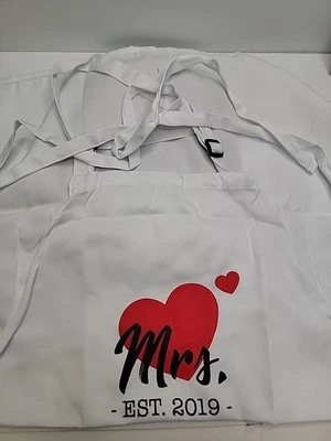 Delantales Mr and Mrs 2019 para regalos en pareja - aniversario, despedida de soltera, boda Foto 1 de 2