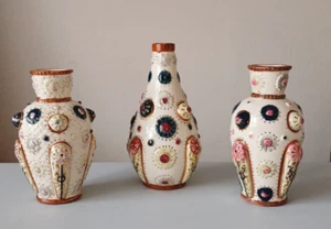 Three late 19th century English majolica POMPEYI shell and flower ceramic vases - Picture 1 of 12
