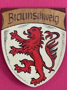 BRAUNSCHWEIG LION COAT OF ARMS WOOD HAND PAINTED SOUVENIR GERMANY 1973 SEPT RARE - Picture 1 of 4