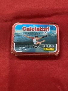 UPDATE SET AGGIORNAMENTI SIGILLATI CALCIATORI PANINI 2018-19 COMPLETO - Picture 1 of 1
