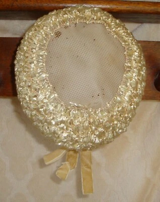 Sombrero pastillero vintage beige para mujer con lazo de terciopelo Foto 1 de 4