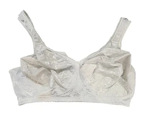 Playtex 18 Hour Wireless White Bra #4745 - 40DD - Picture 1 of 2