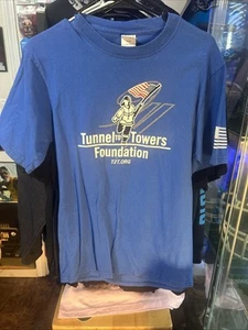 Tunnel To Towers blaues Shirt weiß kultiger Twin Towers Print Gr. Medium New York - Bild 1 von 7