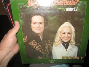 Tony & Susan  ALamo Cult Leader Rare 1977 collector LP  "Mr. D.J."  Alamo Record - Foto 1 di 2