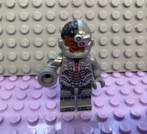 LEGO DC - Cyborg with Blaster Arm Minifigure - Picture 1 of 2