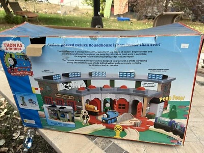 Thomas the Train Tidmouth Engine Shed Deluxe Wood Roundhouse Station Foto 1 de 4