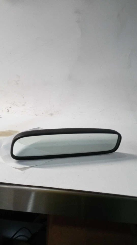 Espejo retrovisor interior blanco fabricante de equipos originales Mitsubishi Outlander 2017 - usado Foto 1 de 4
