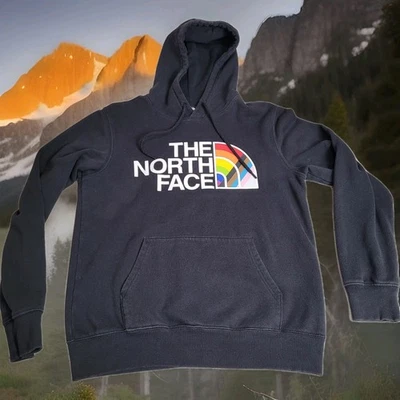 Толстовка с капюшоном мужская The North Face маленькая черная с радужным логотипом пуловер издание Pride - Изображение 1 из 4