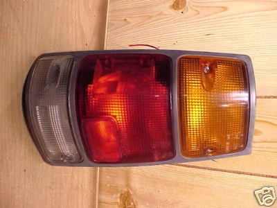 LUZ TRASERA CONDUCTOR HONDA PASSPORT 94-97 ISUZU RODEO 91-97 IZQUIERDA MOLDURA NEGRA Foto 1 de 2