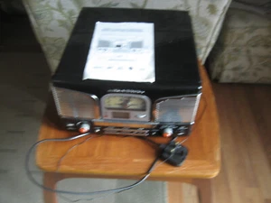Classic Authentic Reproduction CD/MP3 Player with Turntable, radio and USB - Picture 1 of 3