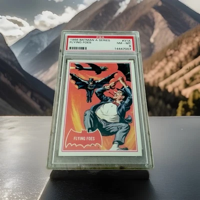 Tarjeta Topps Batman Red Bat A Series 1966 # 31 - Flying Foes - PSA 8 casi nueva/como nueva Foto 1 de 4