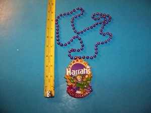 Cuentas y medallón Harrah's New Orleans (plástico) promocionales - Imagen 1 de 2