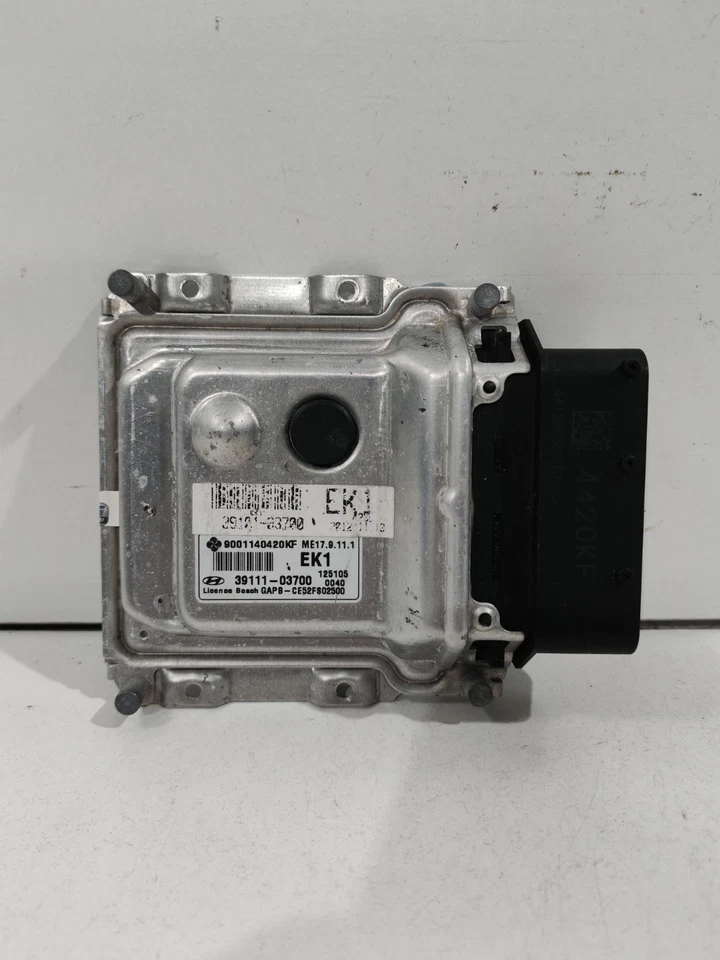 Centralina Motore ECU BOSCH HYUNDAI i20 (PB, PBT)  - 1.2 Benzina - 39111-03700 - Immagine 1 di 3