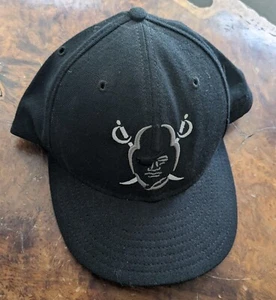 New Era Black Raiders Cap 59Fifty Abstract Pirate Logo Size 7 1/2 - Picture 1 of 10