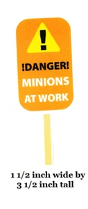 Calcomanía de pared letrero de los Minions en el trabajo despreciable Me texto pegatina de vinilo peeling palo arte - Imagen 1 de 1