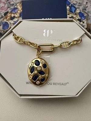 Collar Bomb Party Septiembre 2025 - Un Halo Oculto - Zafiro en Chapado en Oro NK82631 Foto 1 de 2