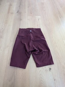 Lululemon Wunder Train hoch geschnittene Shorts 8" Größe 6 Cassis weinrot rot - Bild 1 von 5