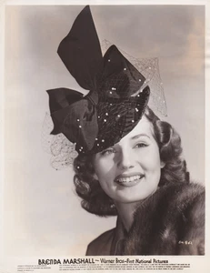 1942 Press Photo Warner Bros. Actress Brenda Marshall Models Easter Bonnet - Picture 1 of 2