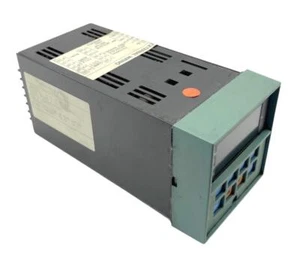 Honeywell DC3003-0-20A-1-DIN-0111 Digital Temperature Control Display 102VAC - Picture 1 of 3