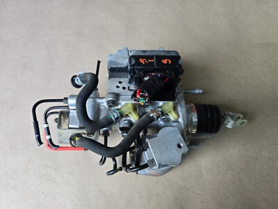 Главный цилиндр усилителя тормозов ABS для Toyota Prius C 2015-2018 годов выпуска 47210-52420 от оригинального производителя - Изображение 1 из 4