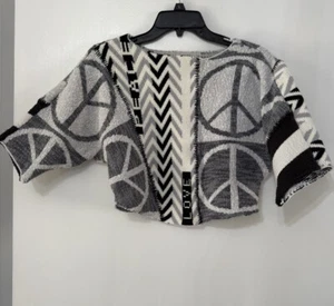 Urban Outfitters Women’s Oversized Cropped Sweater Peace Love Size XS - Picture 1 of 11