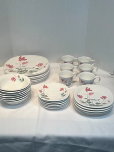 Corelle Corning Delicate Lily Tassen Untertassen Schalen Dessert- & Speiseteller 30 Stück - Bild 1 von 5