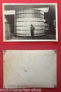 Original Foto Typen Berufe Böttcher Faßbinder Faß Riesenfaß 3,50 m hoch ( F12311 - Bild 1 von 1
