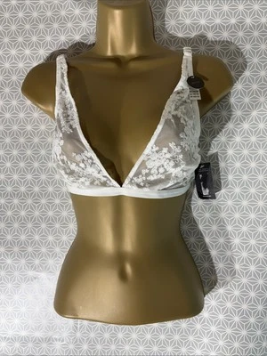 BNWT Womens New look Uk 32 D/DD White Floral Lace Triangle Sheer Bralette Bra - Image 1 of 4