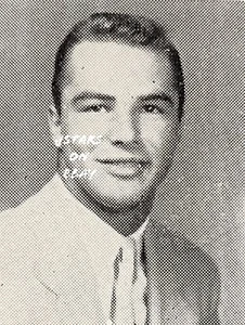 1955 BURT REYNOLDS FRESHMAN YEAR COLLEGE YEARBOOK FAMOUS ACTOR THE BANDIT - Picture 1 of 5