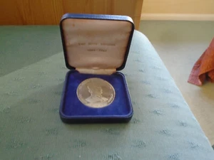 1983 CENTENARY - SIR WILLIAM ALEXANDER SMITH FOUNDER OF THE BOYS BRIGADE MEDAL - Picture 1 of 5