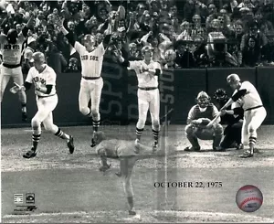 Carlton Fisk Boston Red Sox 1975 World Series Run Home 8x10 11x14 16x20 1393 - Picture 1 of 1