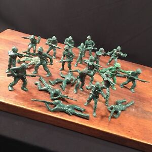 Vintage Army Men Lot (23) Plastic Toy Soldiers Unmarked Blood