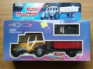 Tractor vintage Kao Shek Toys-Farm con remolque de heno control remoto 1985 - Imagen 1 de 4