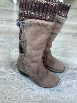 Botas UGG Feminina Austrália 1936 Skylair Tamanho 6 Joelho Alto Marrom Salto Cunha Zíper - Imagem 1 de 4