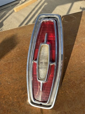 Задний фонарь в сборе 1967 Ford Galaxie Wagon Country Squire от оригинального производителя 67 - Изображение 1 из 4