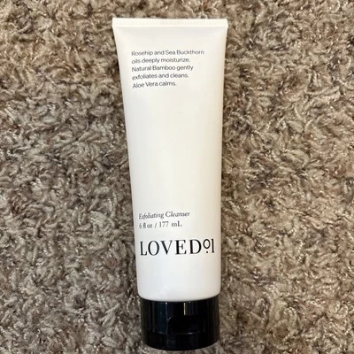 Limpiador exfoliante facial y corporal Loved01 6 fl oz + sellado Foto 1 de 2