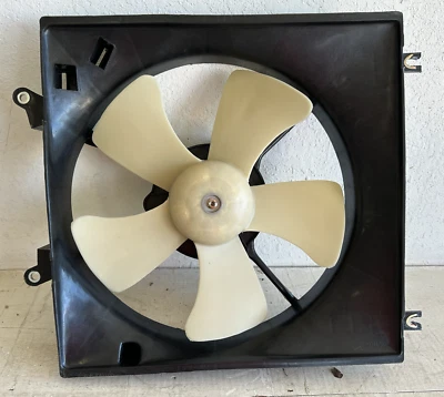 Ventilador de refrigeración del radiador 600680 para 1997 1998 1999 00 01 2002 Mitsubishi Mirage 1,8 L Foto 1 de 4