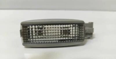 Otra luz interior Volkswagen PASSAT B5 1999 3B0947113 UST39345 Foto 1 de 4