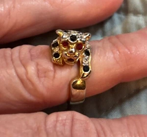 Beautiful Panther  Gold-Tone Ring w Green & Red Stones: Size 5 1/2 - Picture 1 of 6