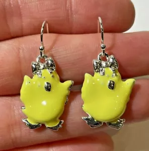 Nwt Pasqua Giallo Smalto Pollo Fiocco Color Argento Gancio Orecchini Pendenti K2 - Foto 1 di 3